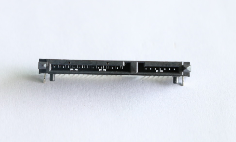 EAST-SA90SDS42LUCR SATA 7+15P母座上接觸塑高H4.2 SMT魚叉?zhèn)炔?  width=