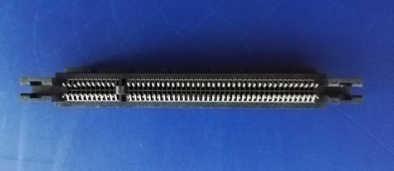 EAST-09801AXXKXCR PCIE 98P（X8）夾板式帶螺絲孔帶定位柱