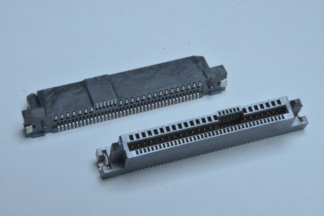 EAST-SAS8639A68P-E01R 8639 SAS 68P U2 立式180度SMT帶接地片