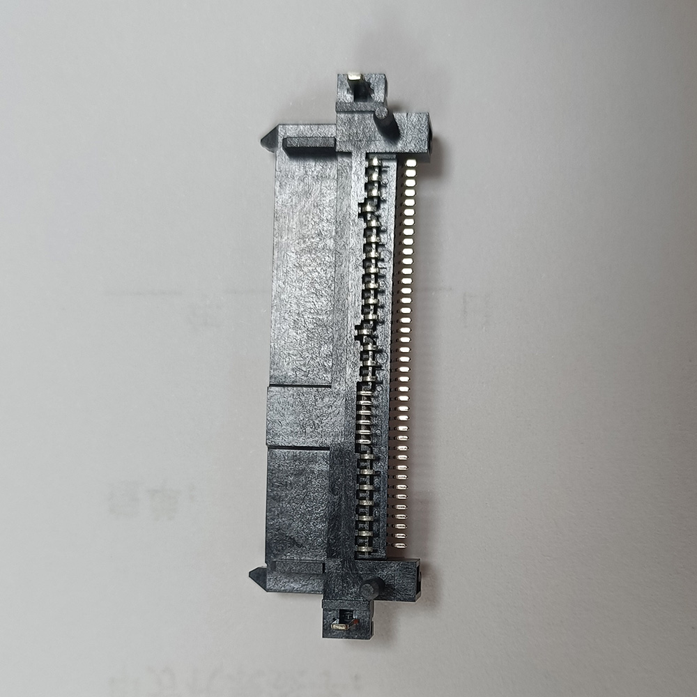 EAST-SAS8639B68P-E03R SAS 68P U2貼板90度總高6.5 中心高4.15貼片SMT