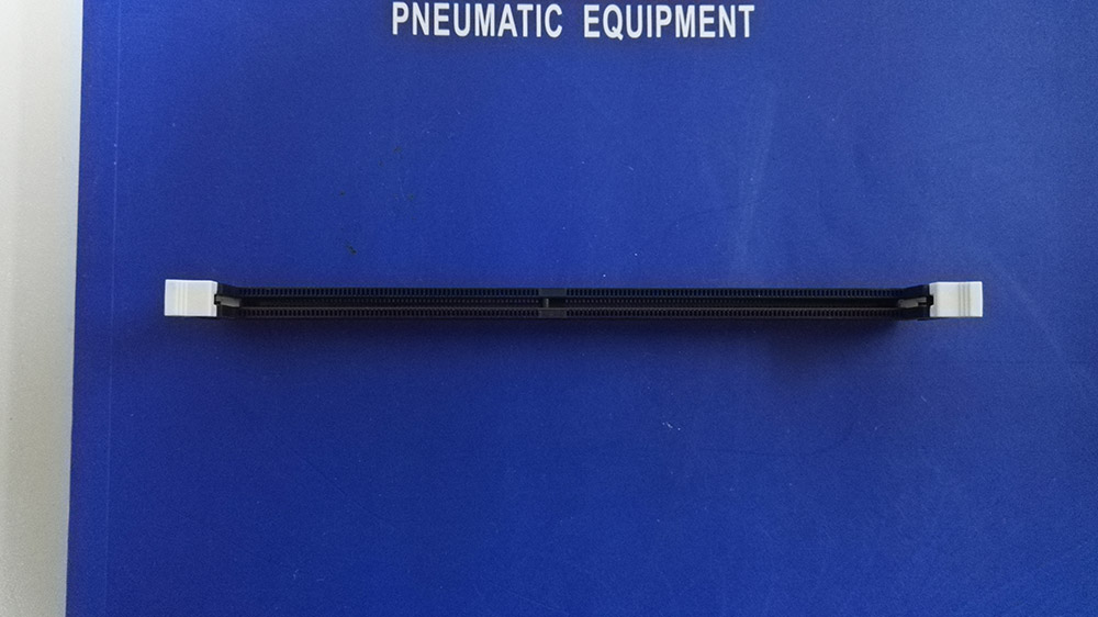 DDR4 288P內(nèi)存插槽