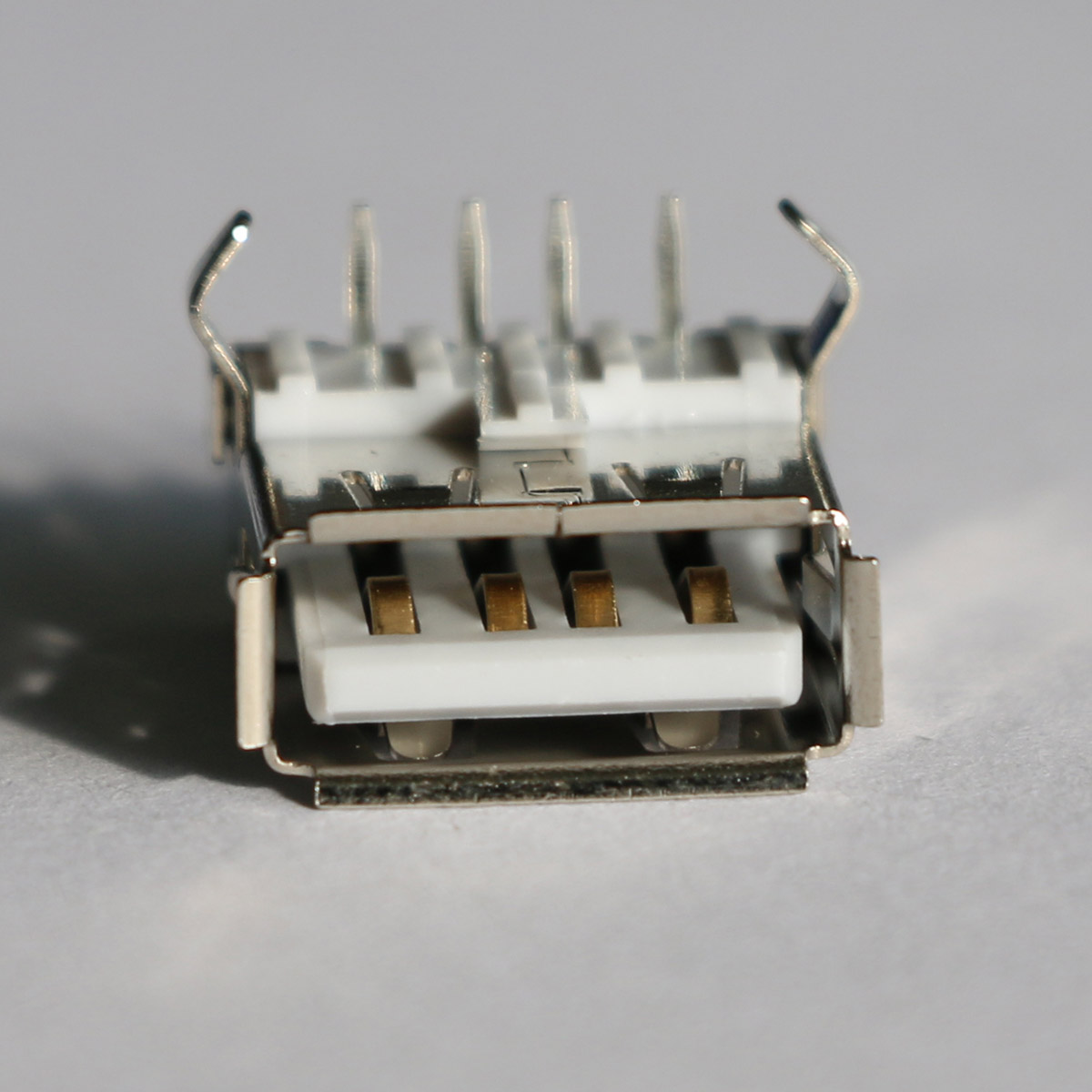 USB 2.0 AF90度外扣彎腳有卷邊+短彈片