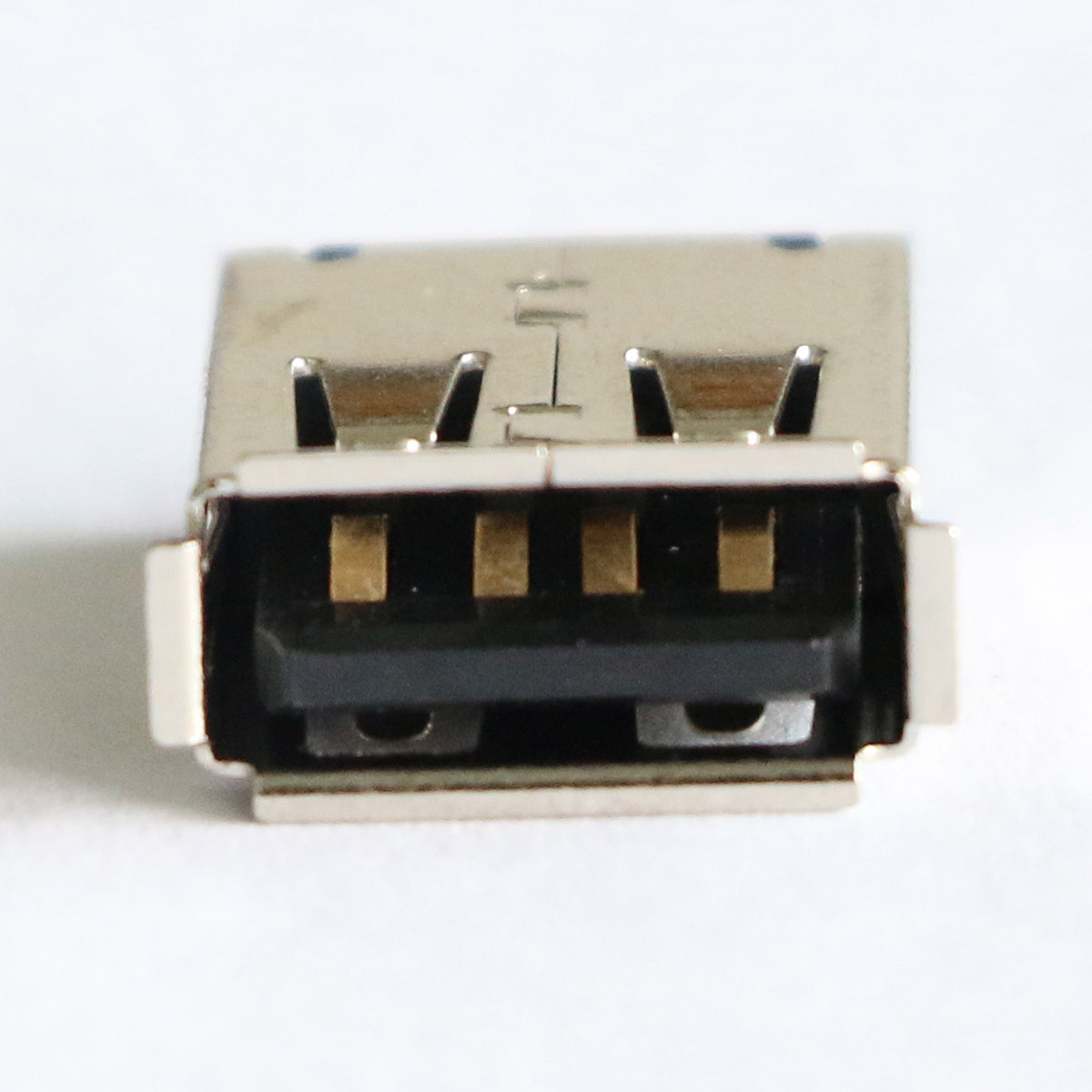 EAST-USB2015X02X USB 2.0 AF 180度直立式H15.00 DIP有卷邊