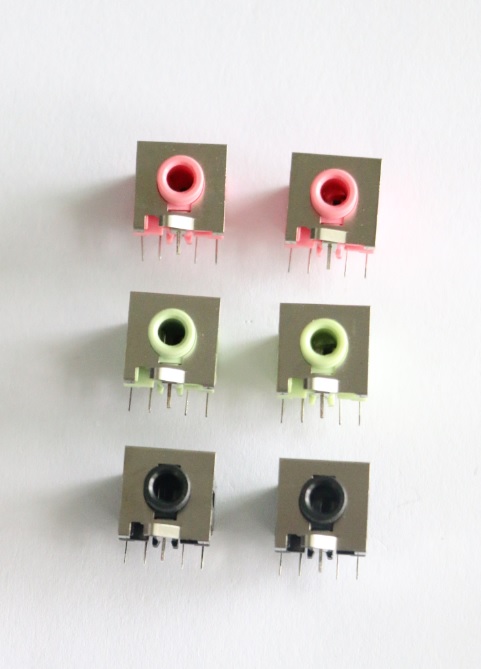 EAST-D3088B-X PHONE JACK中心高6.5H前鐵殼彈片